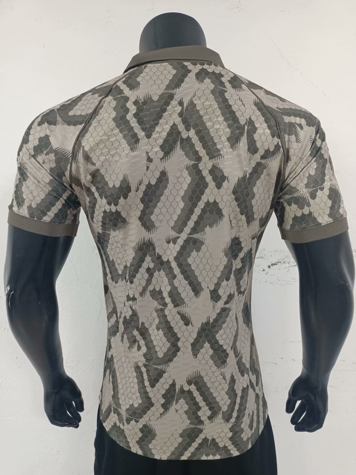 Bayern München New Polo Neck Polokragen Tshirt Paradise Edition – Detailed View