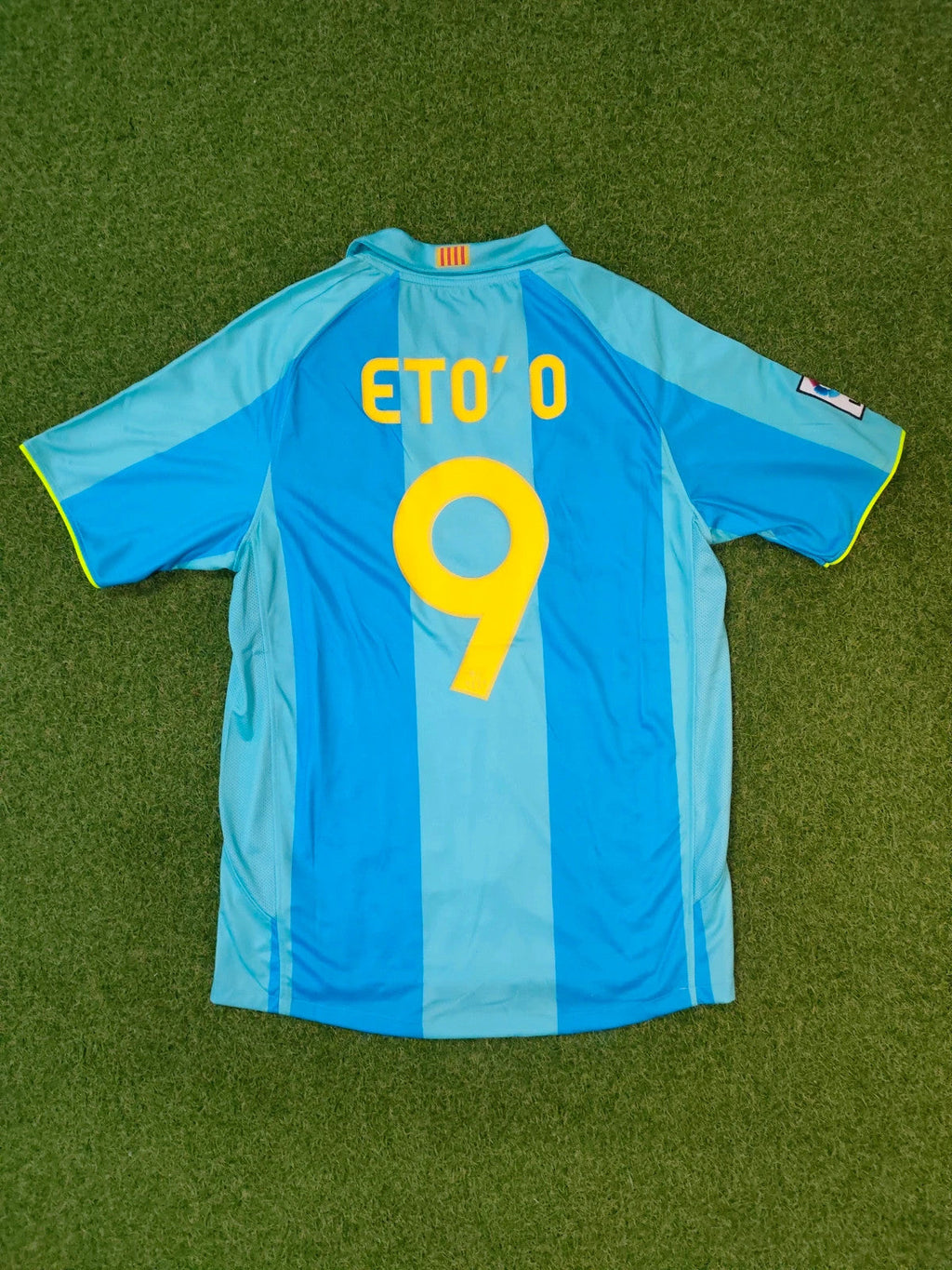 2008 Samuel Eto'o Barcelona Away Blue Retro Football Jersey – Detailed View