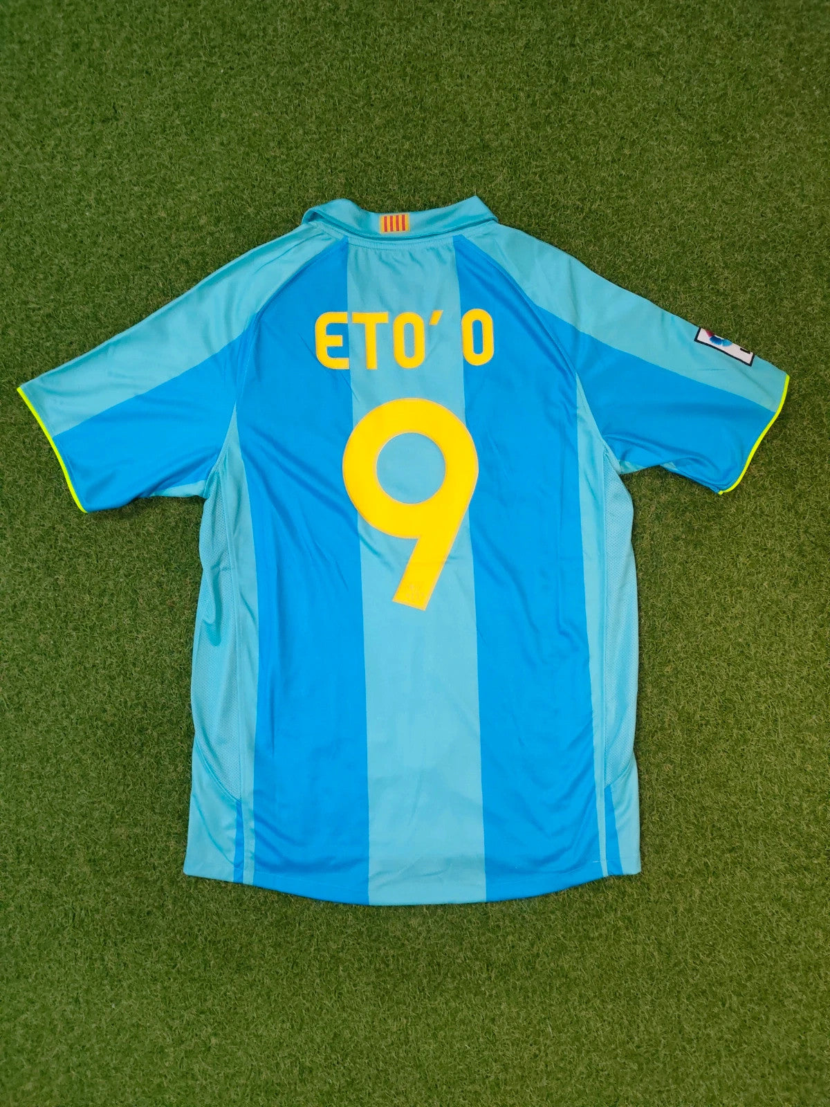 2008 Samuel Eto'o Barcelona Away Blue Retro Football Jersey – Detailed View