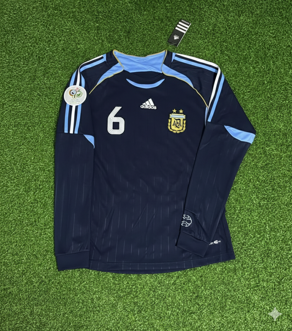 Argentina 2006 World Cup Long Sleeve Retro Football Jersey – Gabriel Heinze – Front View