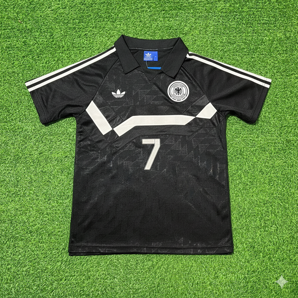 Pierre Littbarski Deutschland 1990 WM Schwarzes Retro – Front View