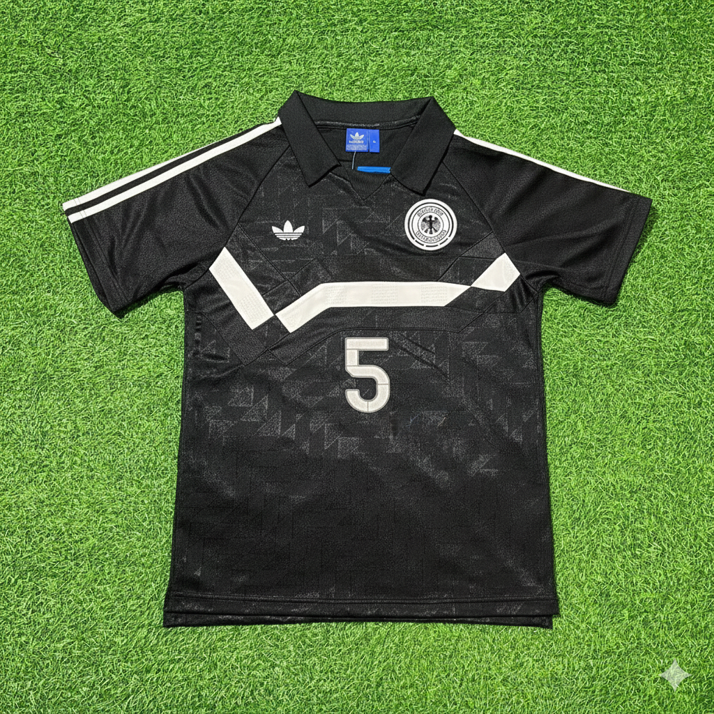Klaus Augenthaler Deutschland 1990 WM Schwarzes Retro – Front View