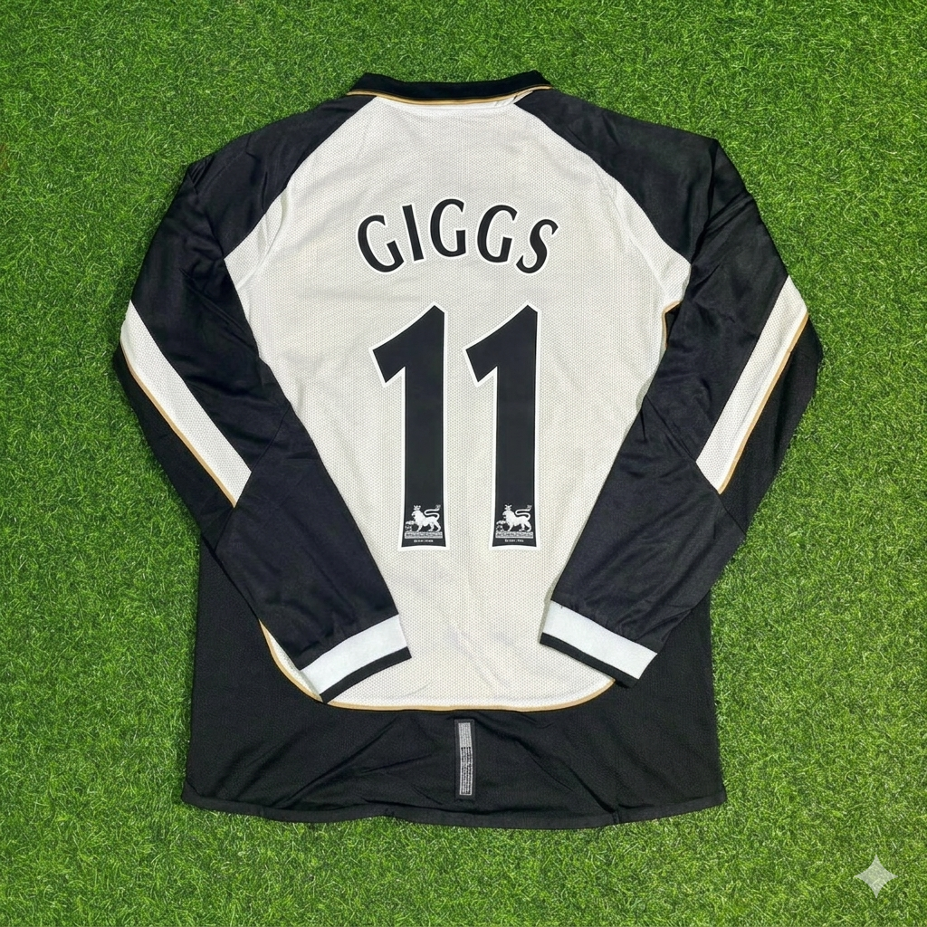 2001/02 Ryan Giggs #11 Manchester United Reversible Retro Football Jersey – Back View