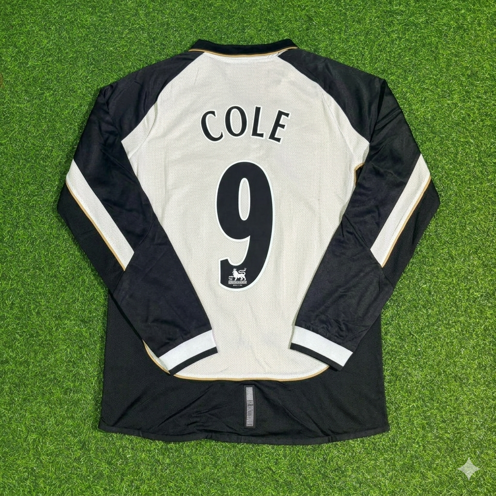 Manchester United 2001-2002 Reversible Retro Jersey – Andy Cole #9 – Back View