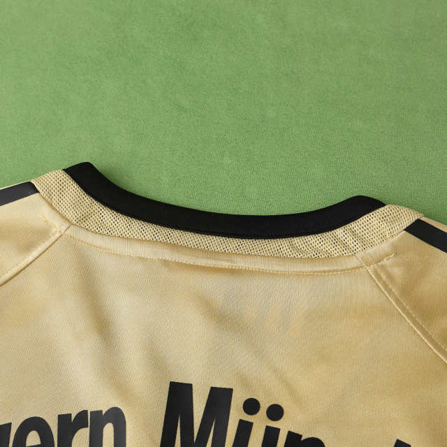 Bayern München 04/05 Season Away Retro Jersey – 5