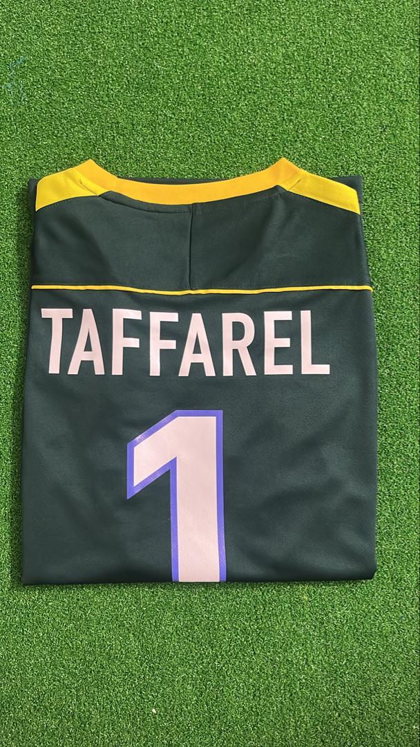 1998 Brazil Retro Goalkeeper Football Jersey Claudio Taffarel – Detailed View