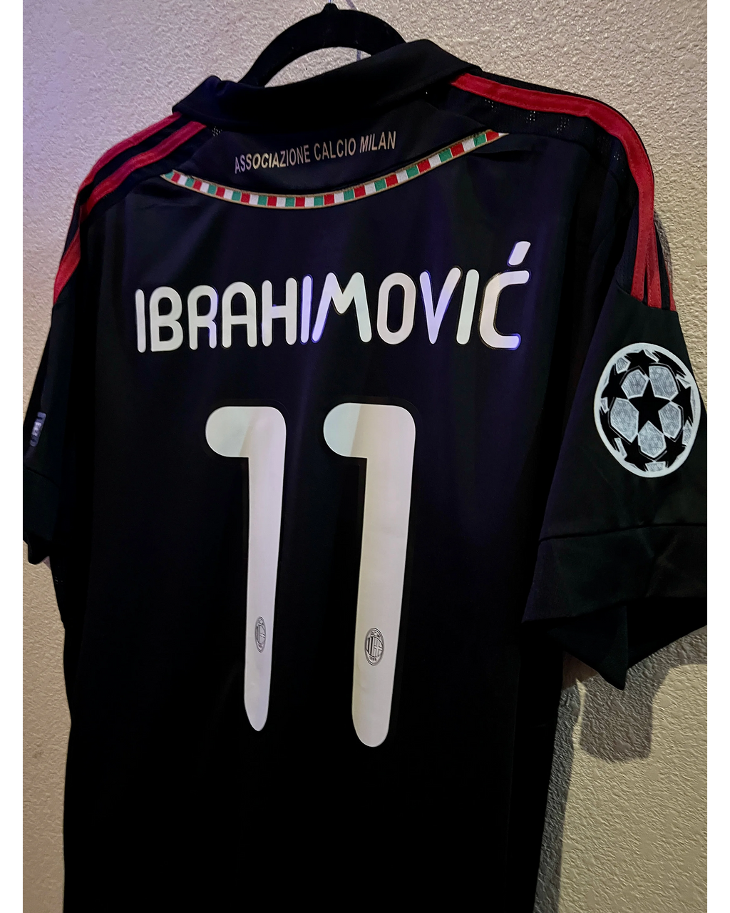 Zlatan Ibrahimović 11 - Milan Third Kit 2011/12 Retro Kit Jersey – Detailed View