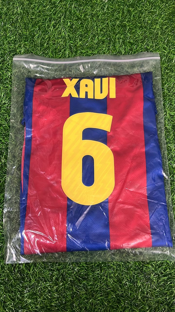 2010/11 Barcelona Retro Kids Football Kit Xavi Hernandez – Detailed View