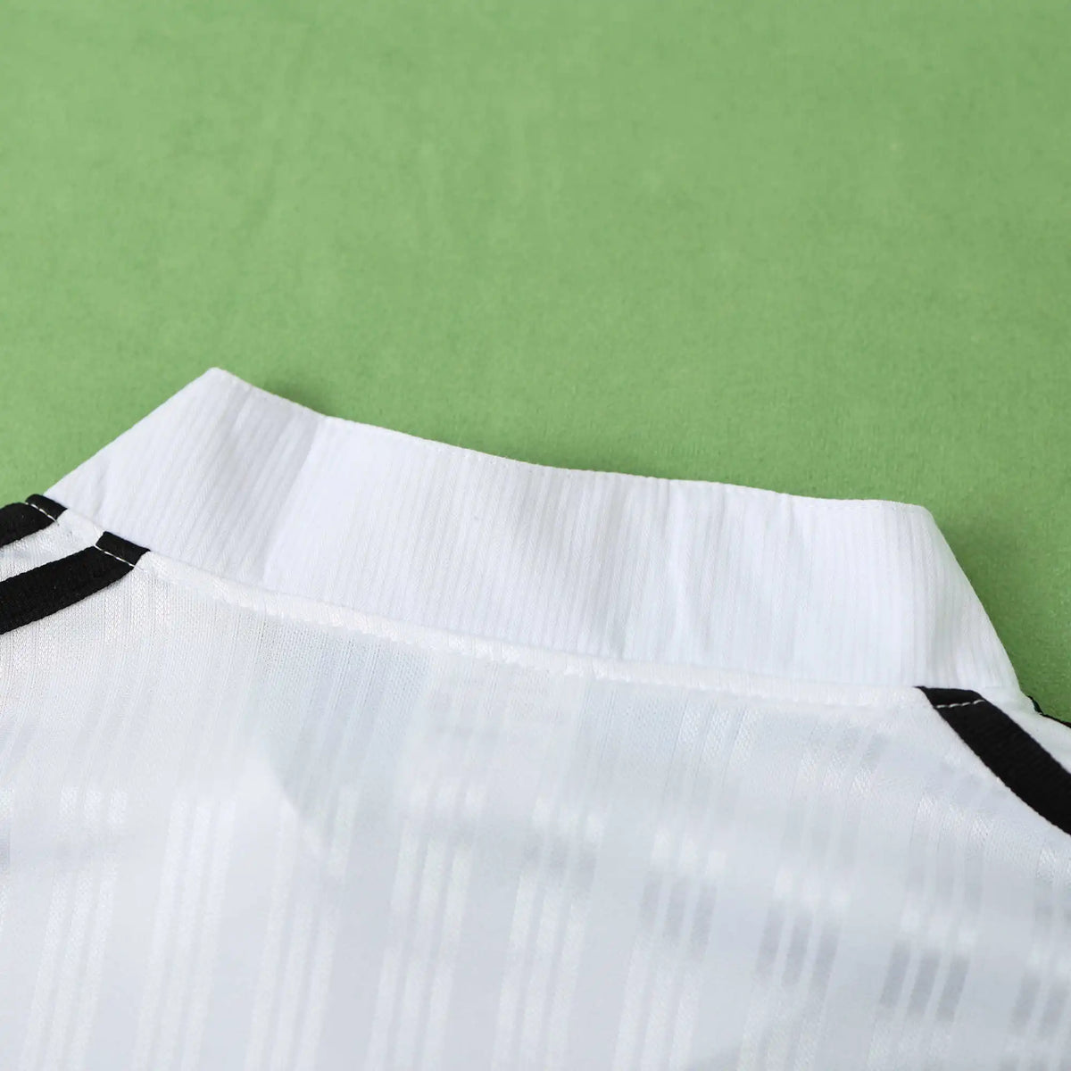 1995/96 Liverpool Retro Away Retro Football Jersey – Detailed View