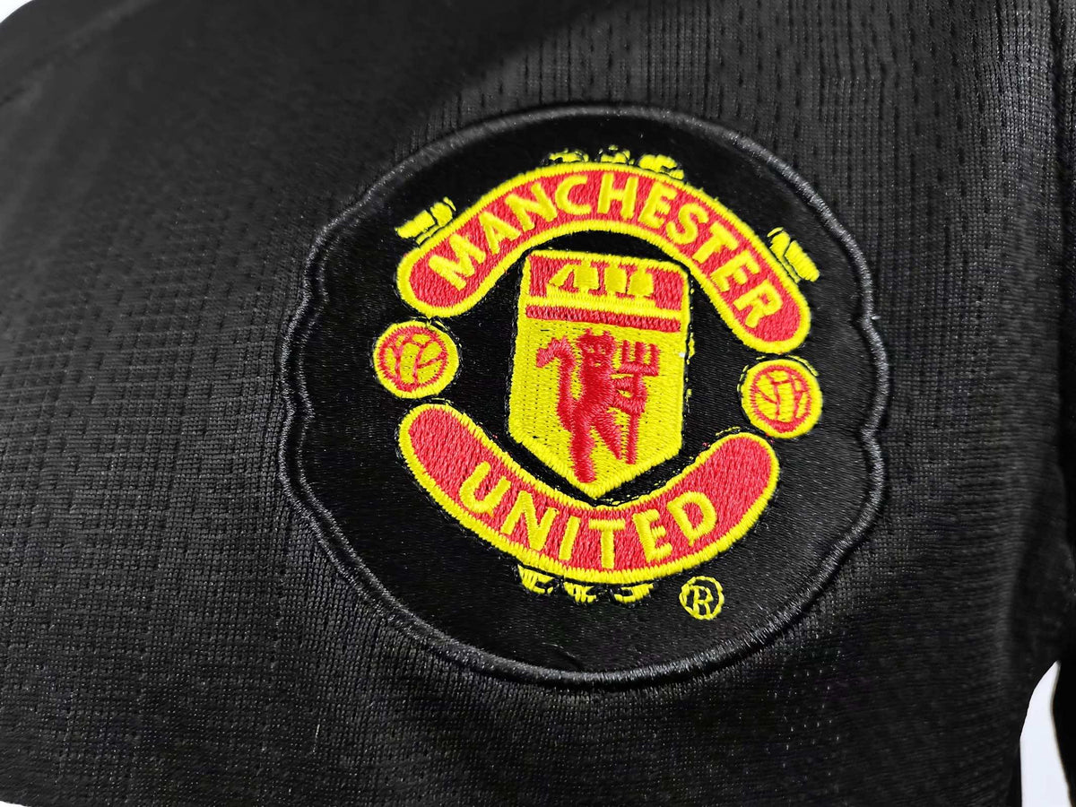 Manchester United BLACK AIG Short Sleeve Retro Football Jersey – Detailed View