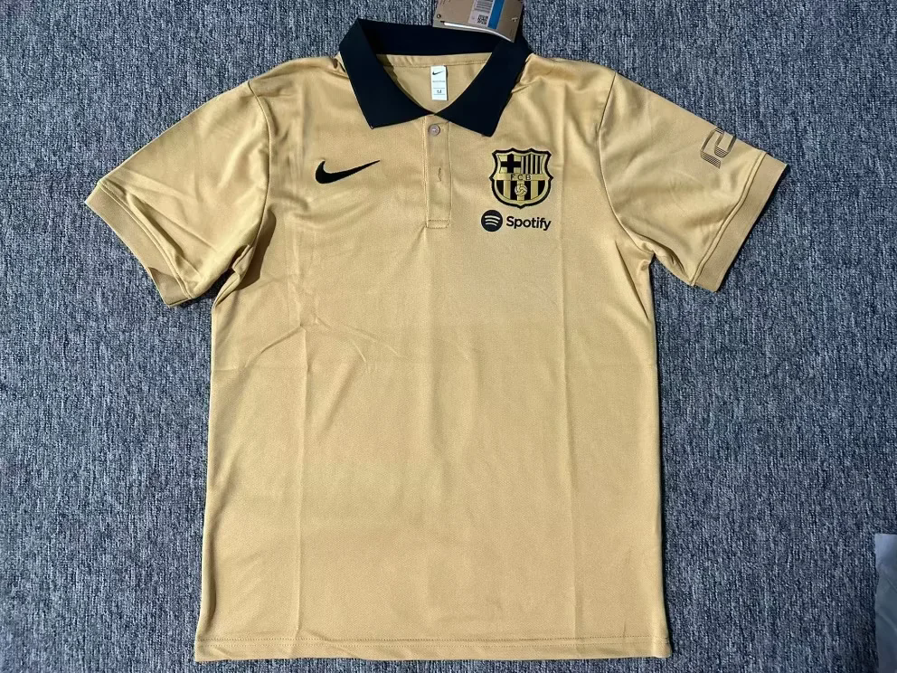 Barcelona New Polo Neck Polokragen Tshirt – Front View