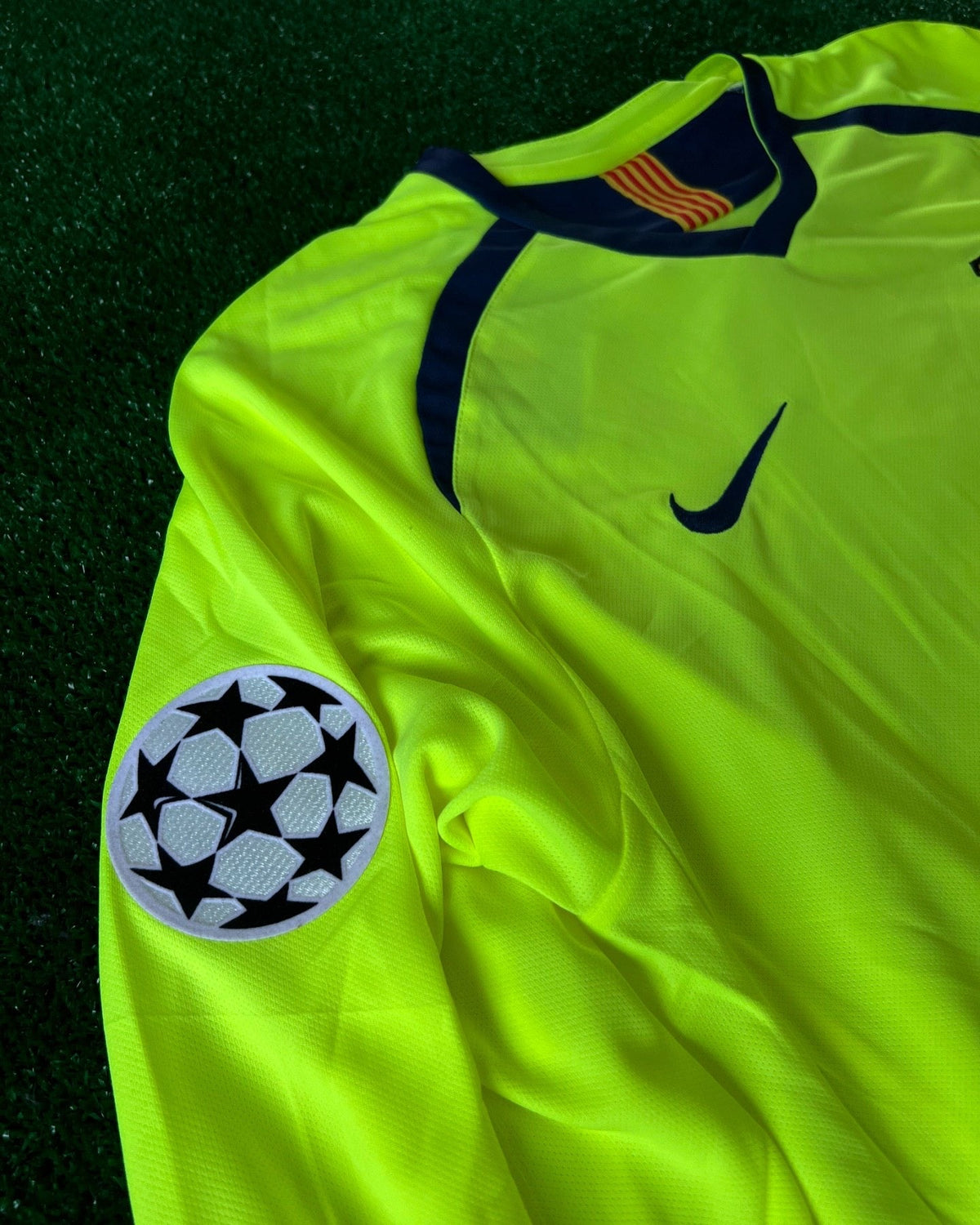 2005/06 Ronaldinho Gaucho Barcelona Yellow Green Retro Long Sleeve Football Jersey – Detailed View