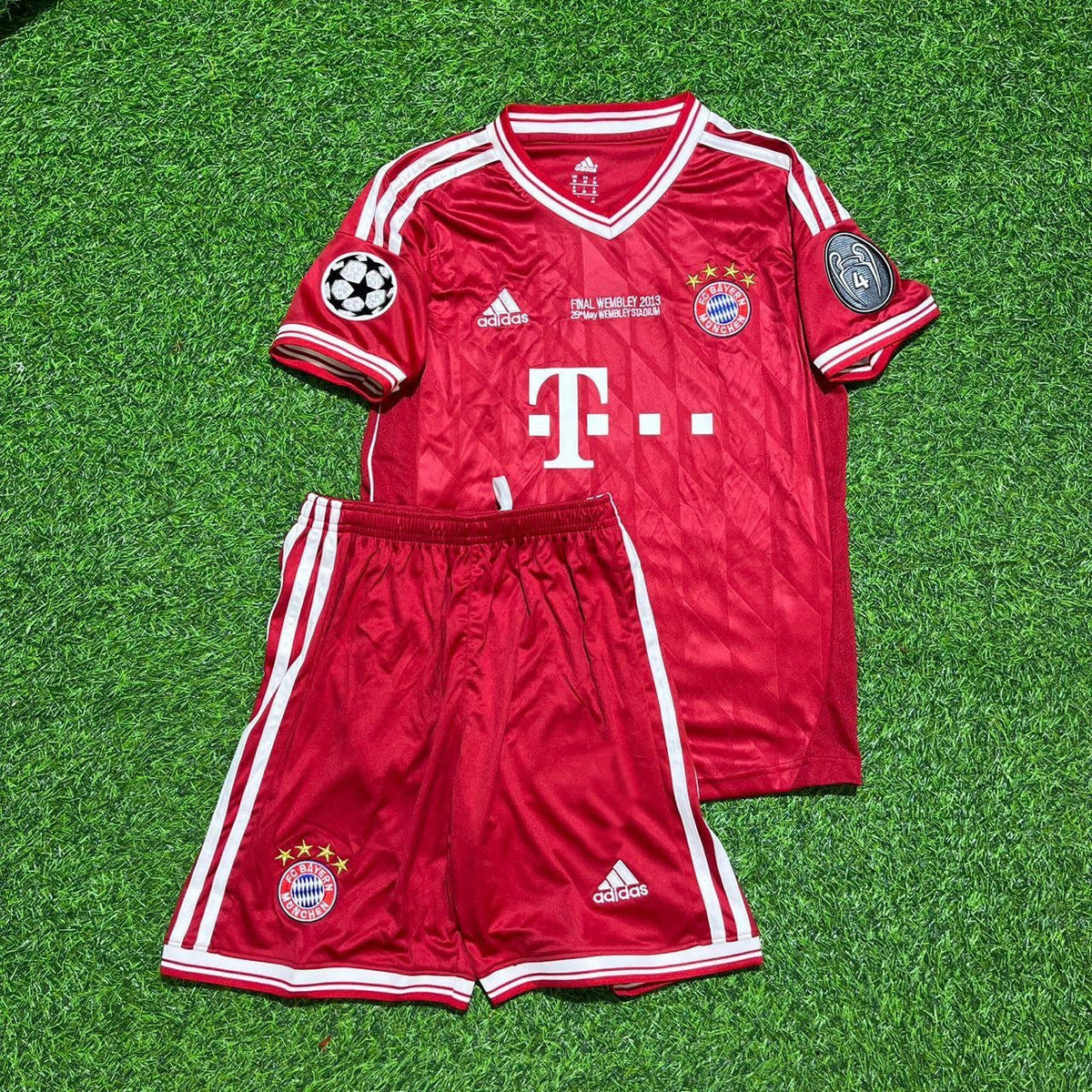 Bayern Munich 2013 Champions League Final Kids Retro Kit – Philipp Lahm #21 – Front View