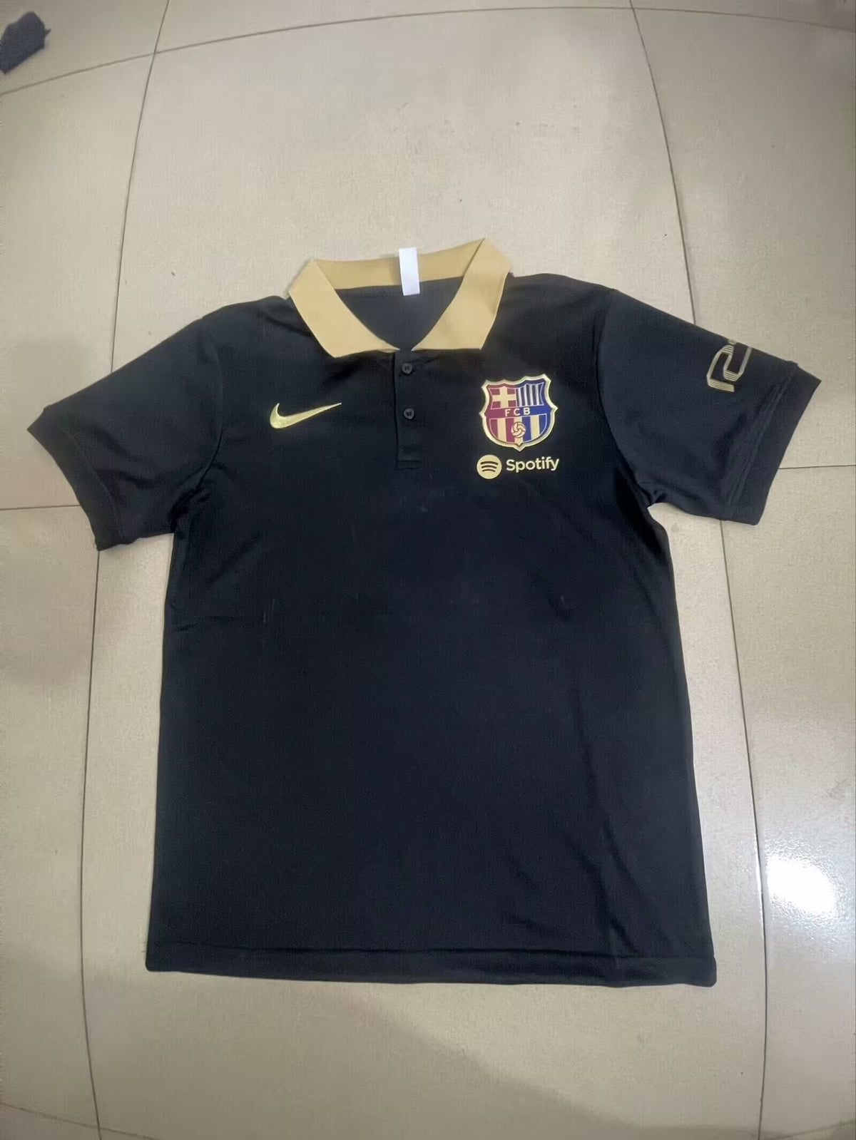 Barcelona New Polo Neck Polokragen Tshirt – Front View