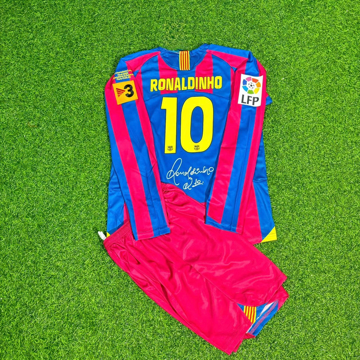 Ronaldinho Gaucho Barcelona 2006 Final Kids Special Retro Long Sleeve Football Jersey – Back View