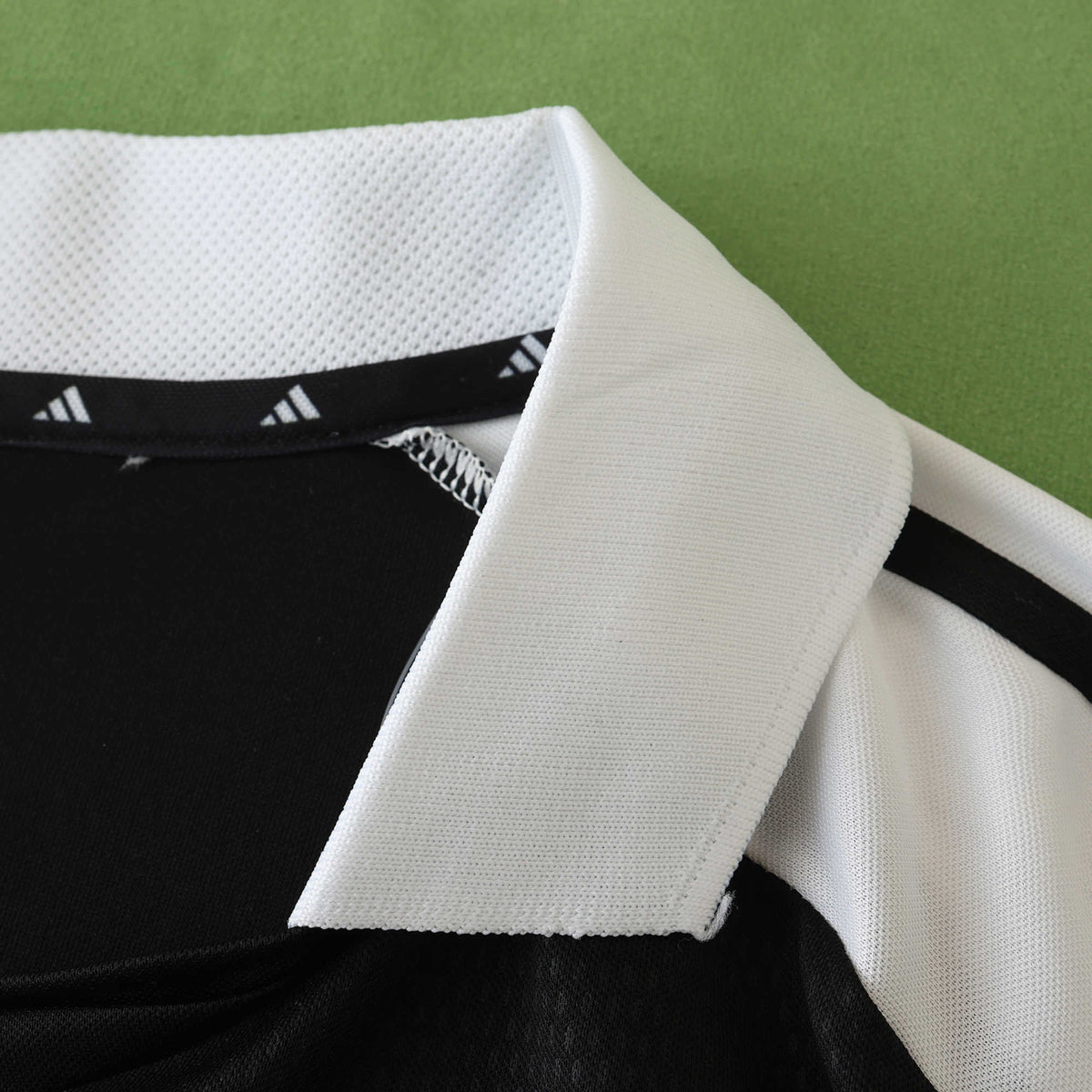 Real Madrid C.F. 2001-2002 Season Away Retro Football Jersey Trikot Maillot V5