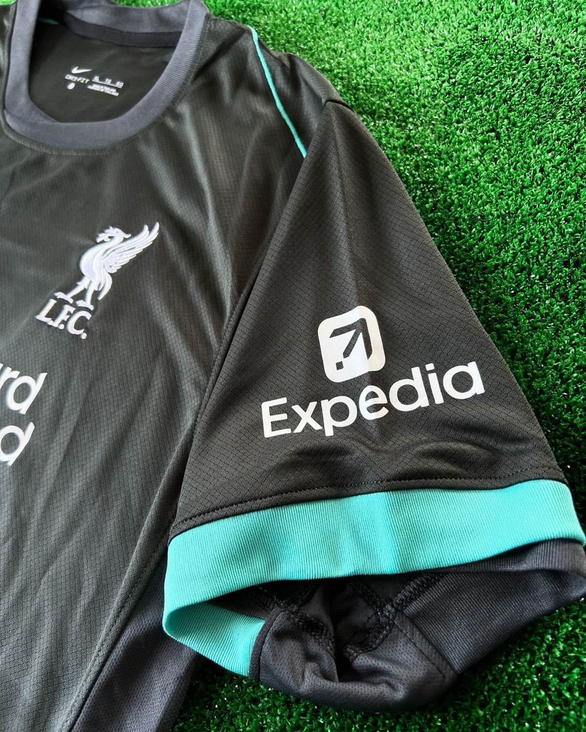 Virgil Van Dijk Liverpool 2025 Football Jersey – Detailed View
