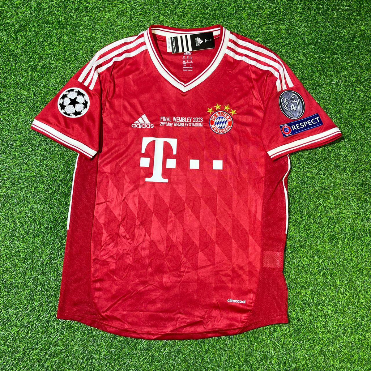 Bayern Munich 2013 Champions League Wembley Final Jersey – Jérôme Boateng 17- – Front View