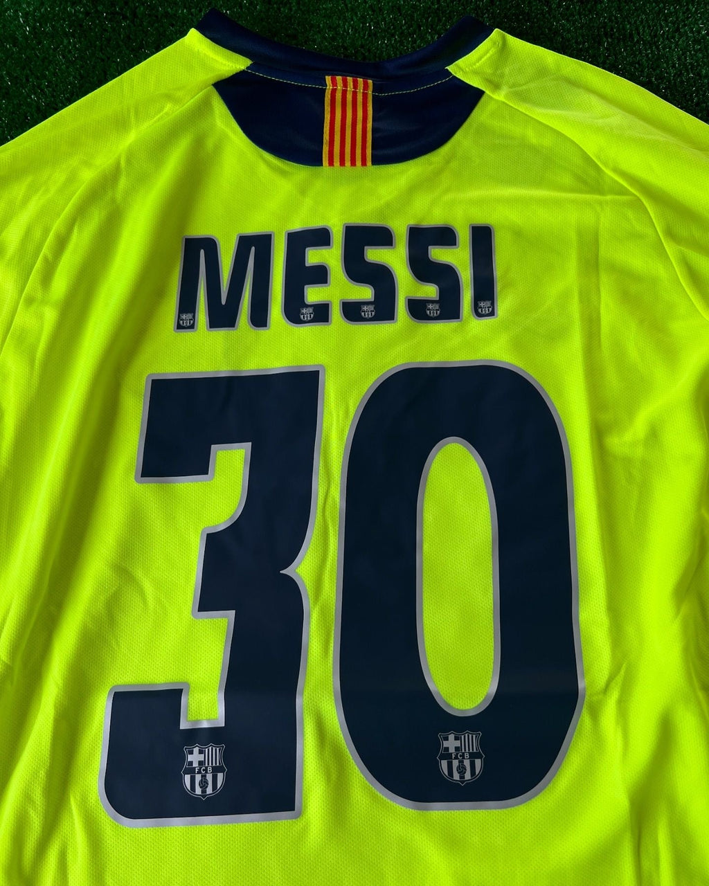Lionel Messi Barcelona 2005-06 Season Yellow Green Retro Long Sleeve Jersey – Detailed View