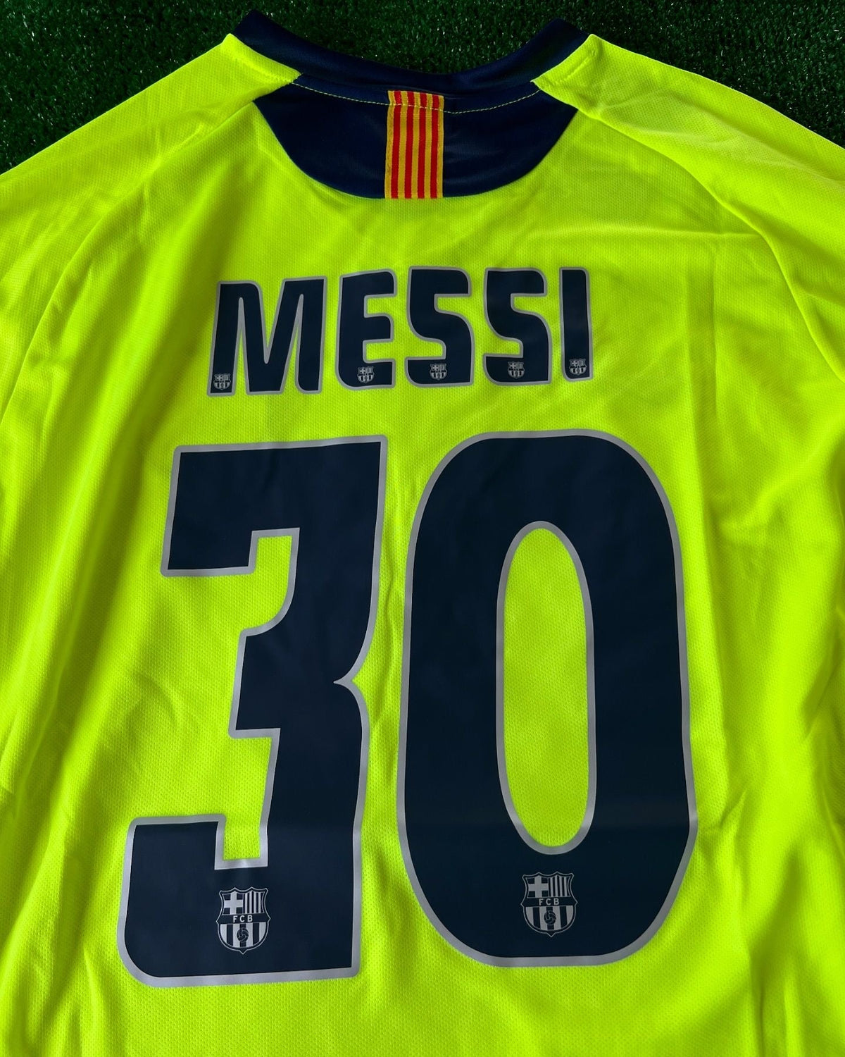 Lionel Messi Barcelona 2005-06 Season Yellow Green Retro Long Sleeve Jersey – Detailed View