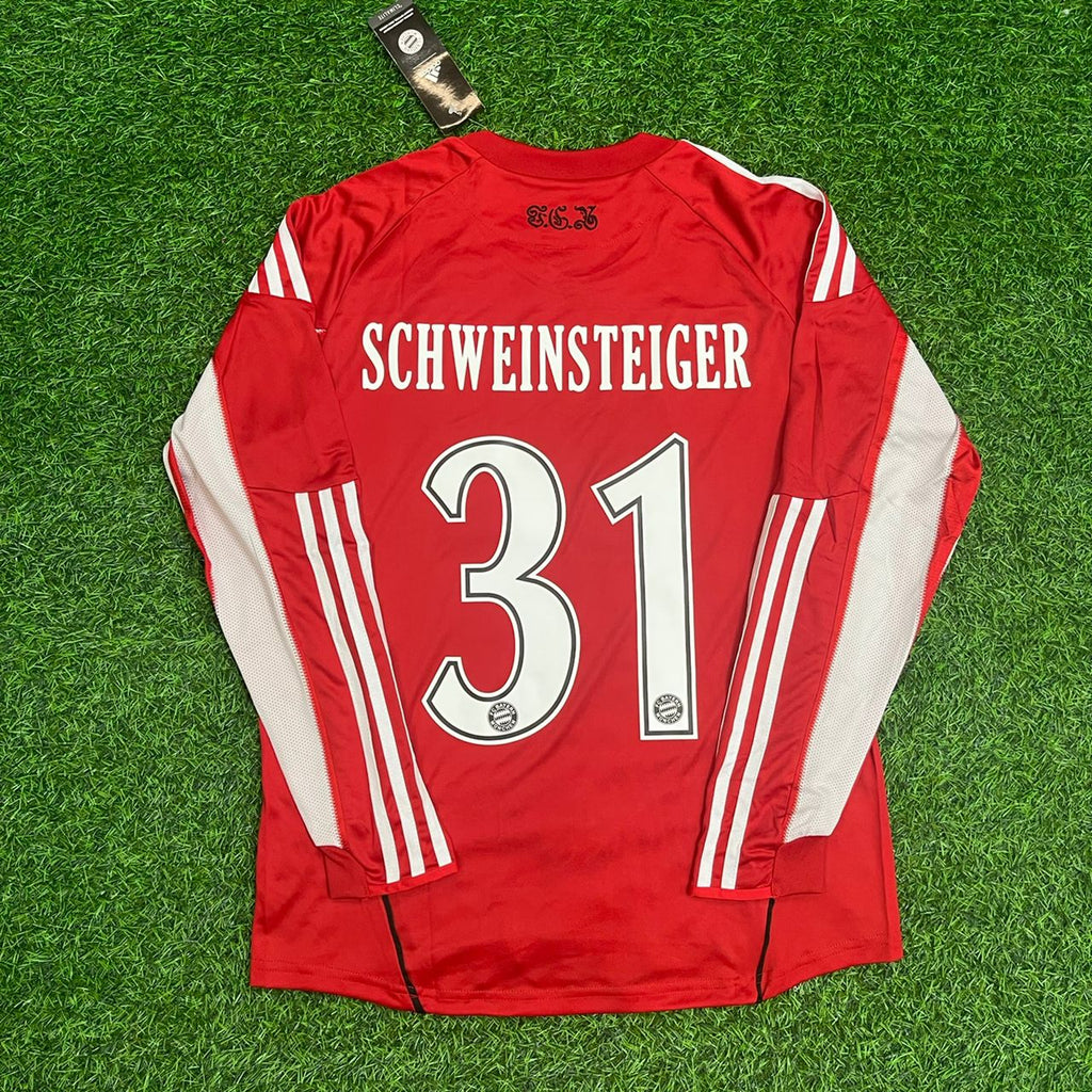 Bastian Schweinsteiger FC Bayern Munich 2010/11 Red Retro Jersey – Back View