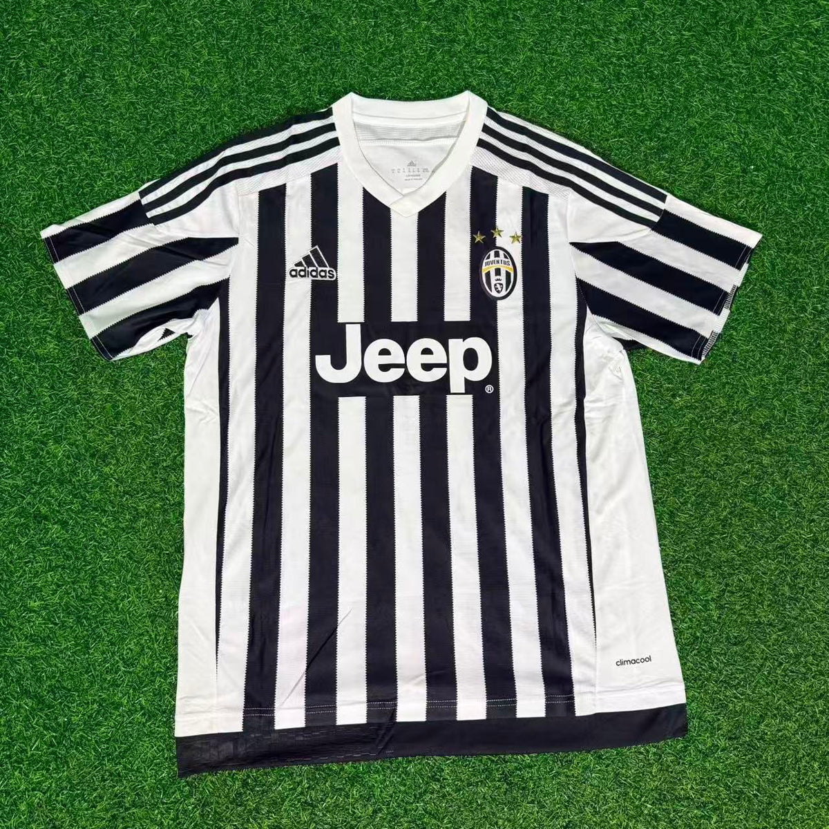 2015/16 Andrea Barzagli 15-Juventus Retro Home Football Jersey – Front View