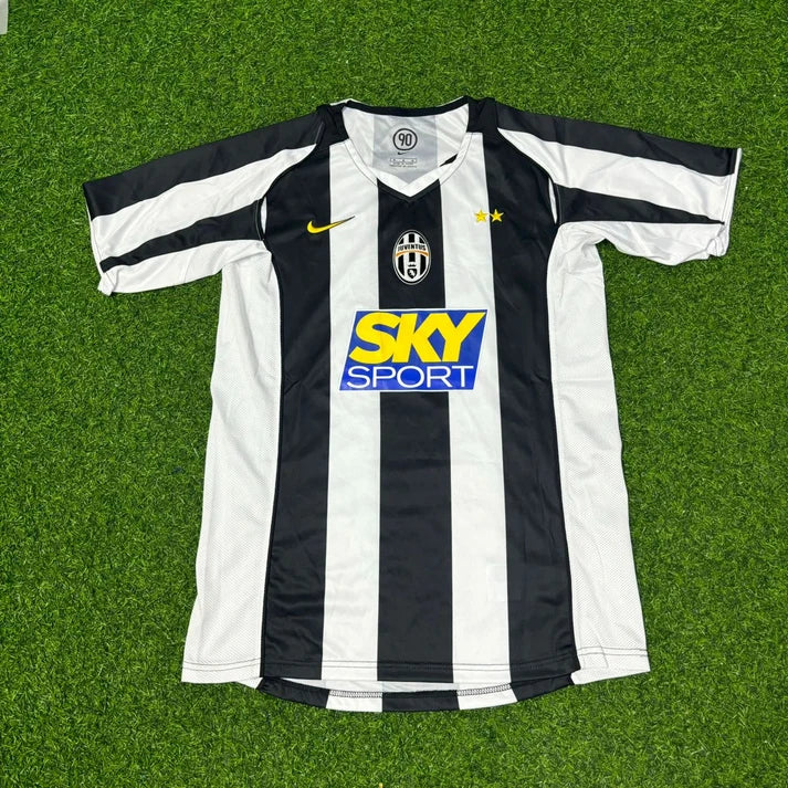 Claudio Marchisio #39 Juventus 2004-2005 Black White Home Retro Football Jersey – Front View