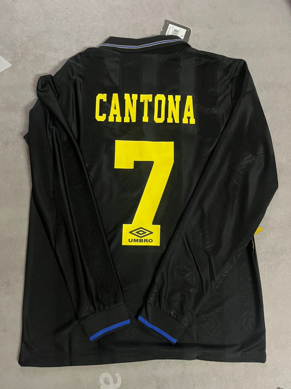 1992 Eric Cantona Manchester United 1993 Retro Retro Football Jersey – Detailed View