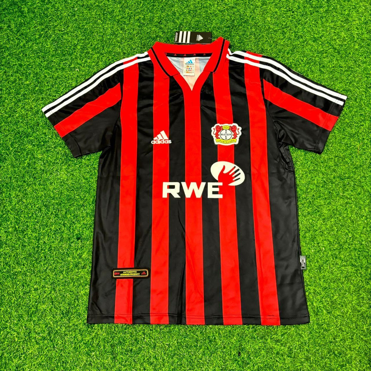 Bernd Schneider Bayer 04 2001-2002 Heimtrikot | Retro Kit | – Front View
