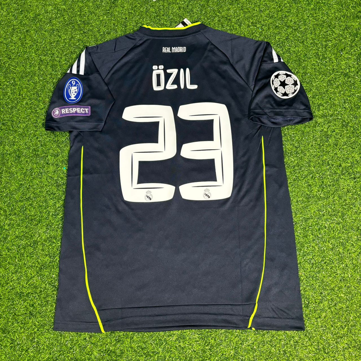 Mesut Özil 2010-2011 Retro Jersey – Back View