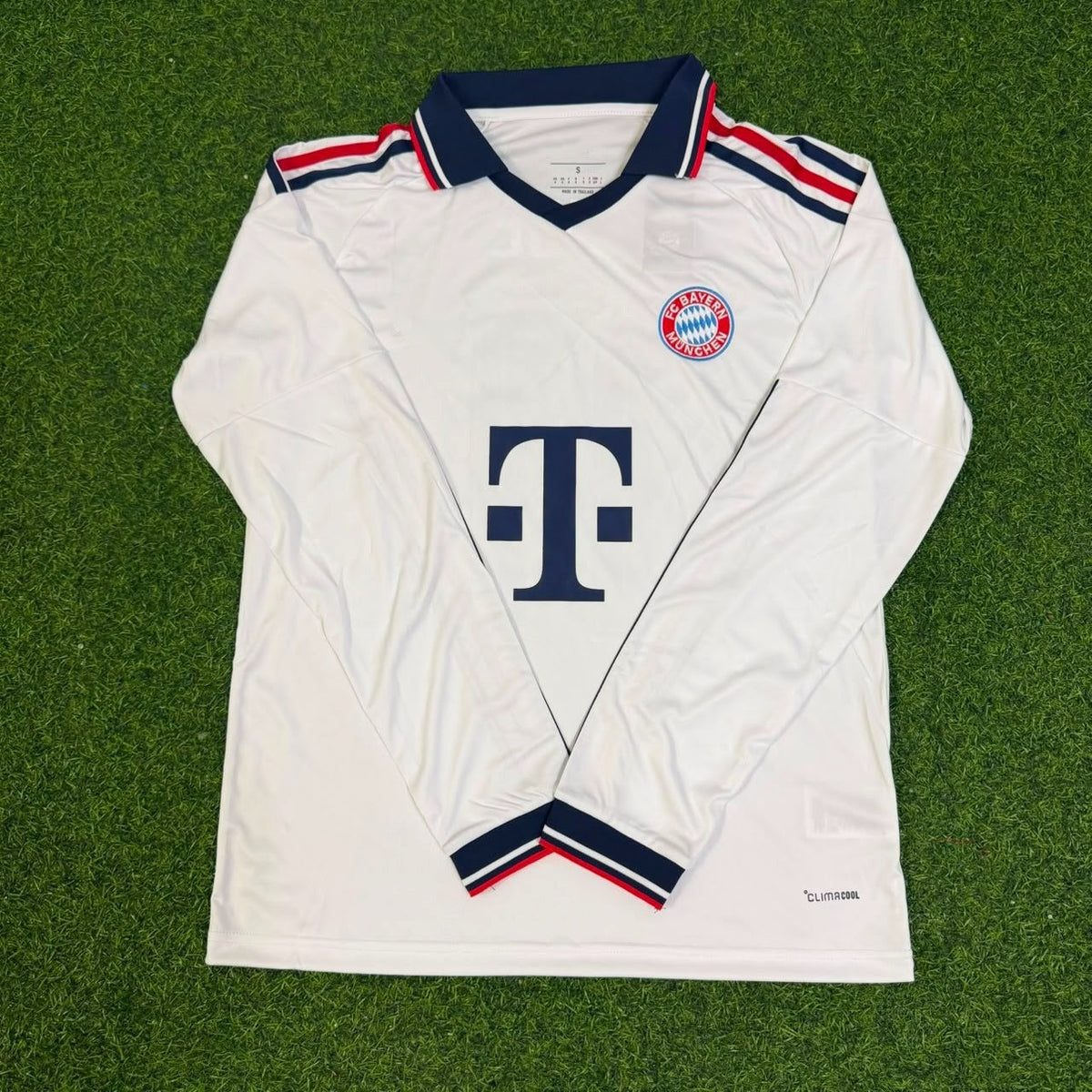Alphonso Davies #19 Bayern Munchen 2027 Away Long Sleeve New season – Front View