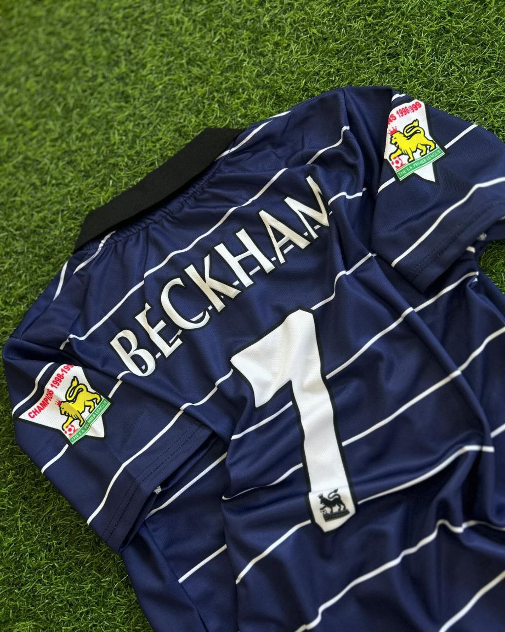 1999/00 David Beckham Manchester United Night Blue Retro Football Jersey – Detailed View