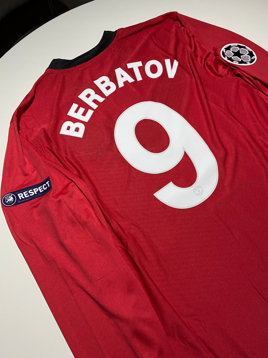 2009/10 Dimitar Berbatov #9 Manchester United Retro Long Sleeve Football Jersey – Detailed View