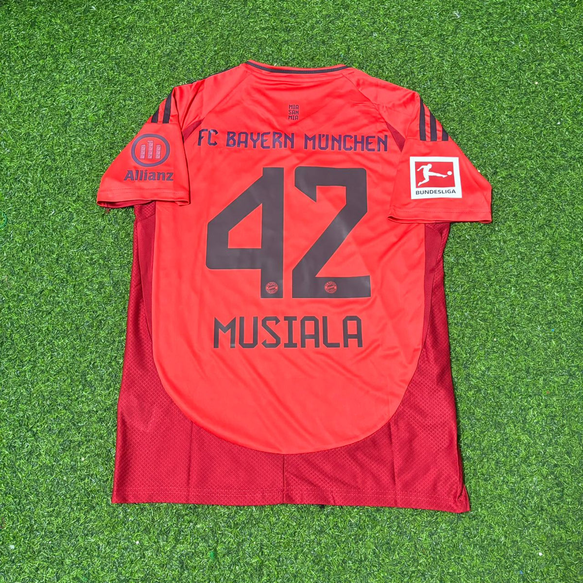 2025 Jamal Musiala 42 Bayern München Red Football Jersey – Back View