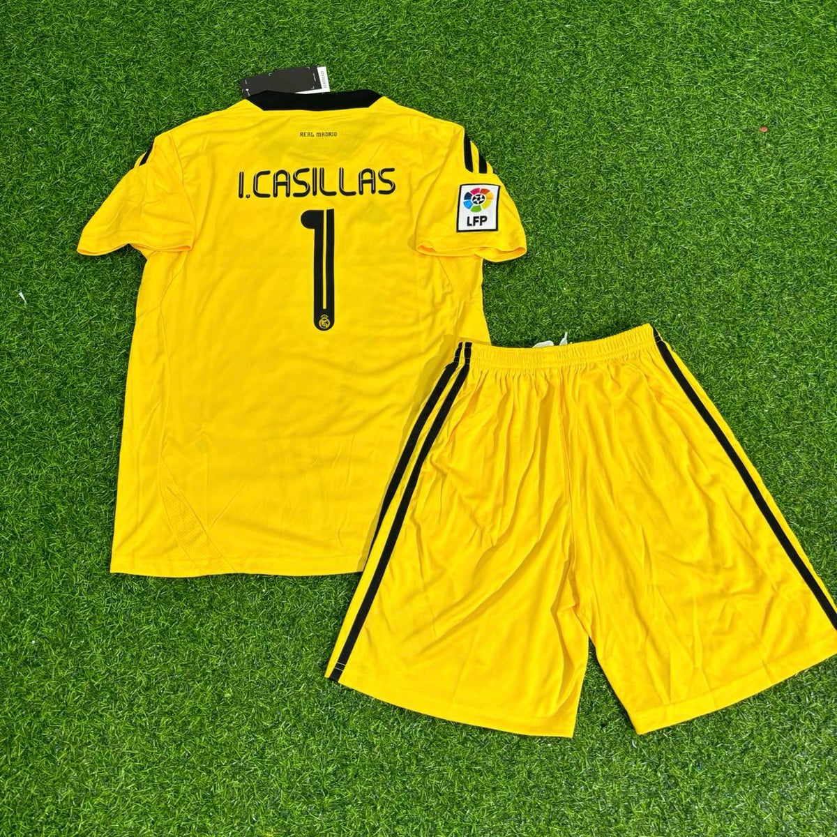 Iker Casillas 2011-2012 Retro Goalkeeper Football Jersey – Back View
