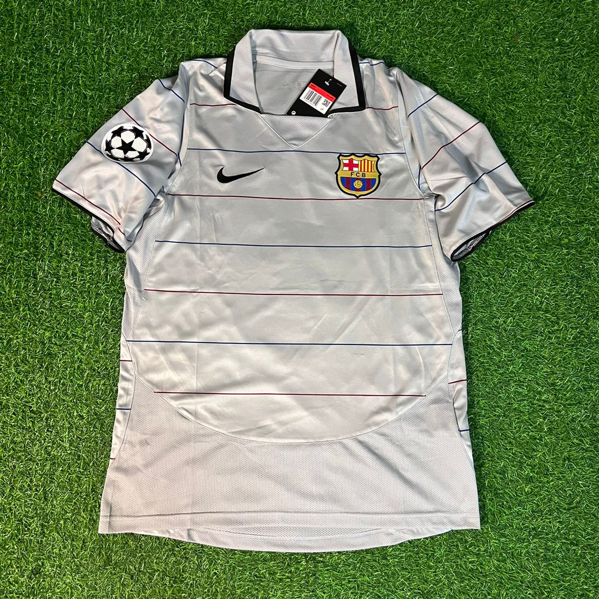 Ludovic Giuly 8 - Barcelona 2004/2005 Blue Garnet Retro Jersey – Front View