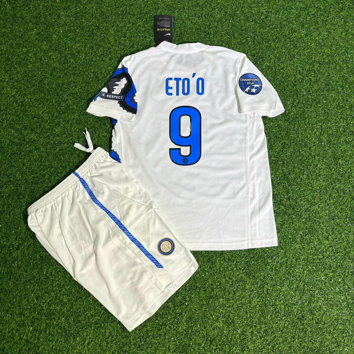 2010 Samuel Eto’o Inter 2011 White Dragon Retro Kids Football Jersey – Detailed View