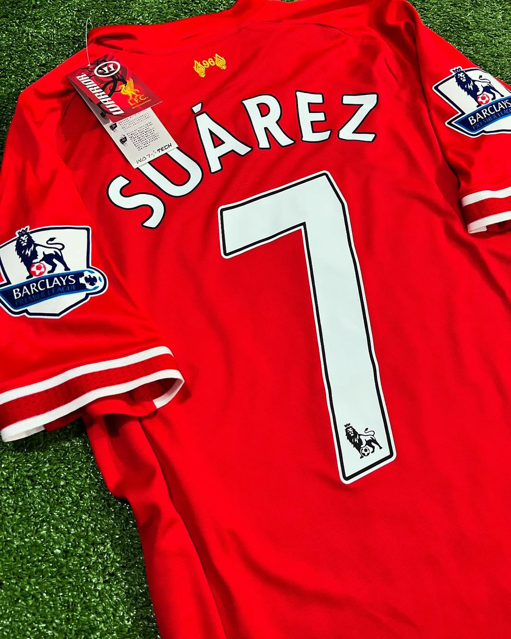 Luis Suarez Liverpool 2013 2014 Season Red Retro Jersey – Detailed View