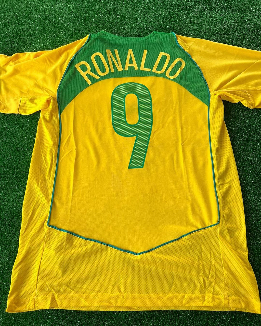 2004/06 Ronaldo Nazario Brazil Retro Football Jersey – Detailed View