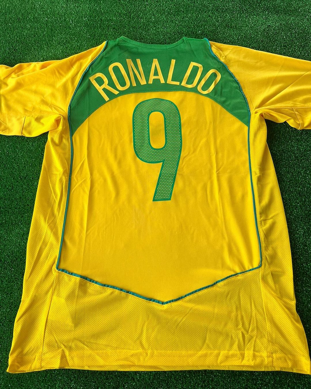 2004/06 Ronaldo Nazario Brazil Retro Football Jersey – Detailed View