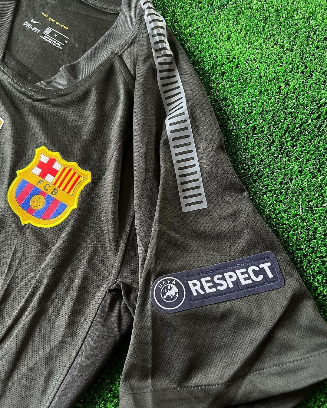 2011/12 Andres Iniesta Black Barcelona Retro Kit Shirt Football Jersey – 4
