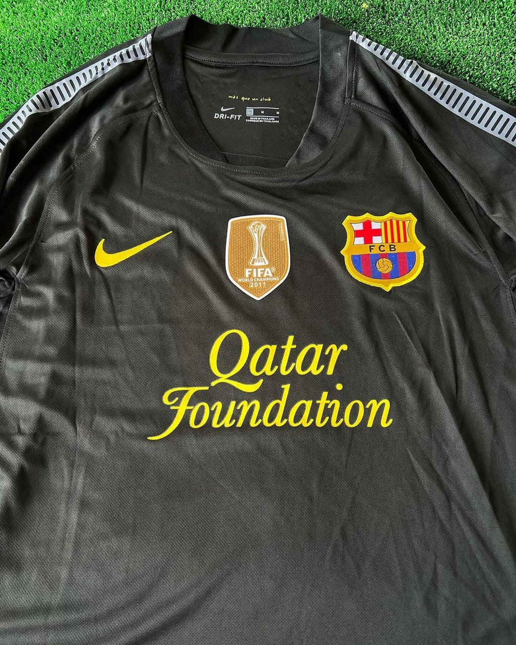 Carles Puyol Black Barcelona 2011/12 Retro Kit Shirt Jersey – Detailed View