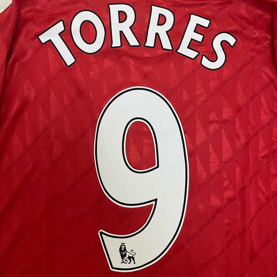 Fernando Torres Liverpool 2010 2011 Season Red Retro Jersey – Detailed View