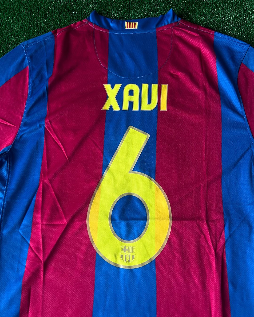 2007 Xavi Hernandez Barcelona 2008 Retro Football Jersey – Detailed View
