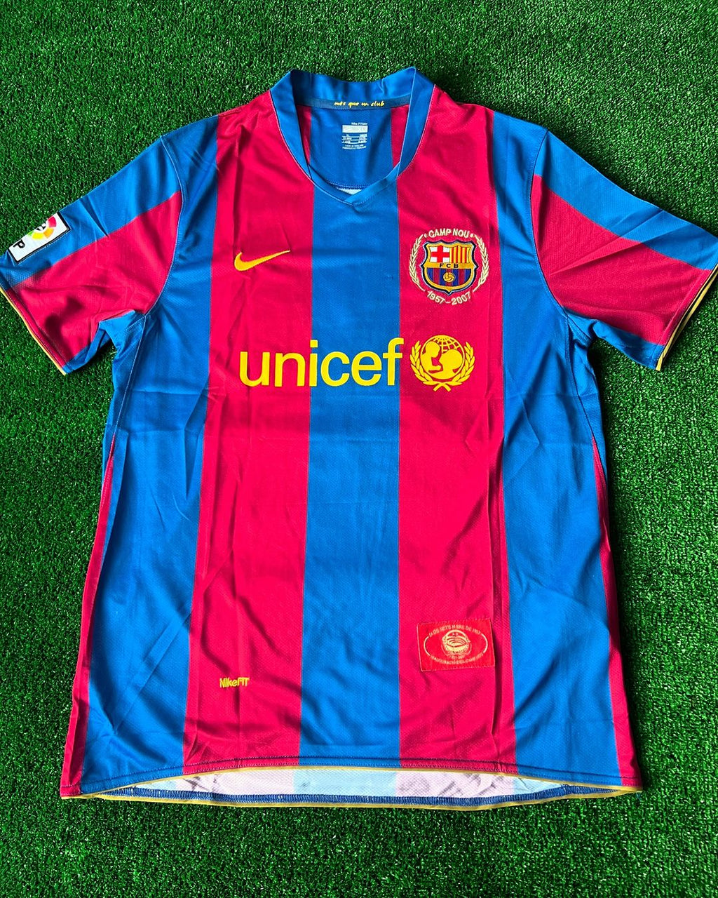 Xavi Hernandez Barcelona 2007 2008 Retro Jersey – Front View