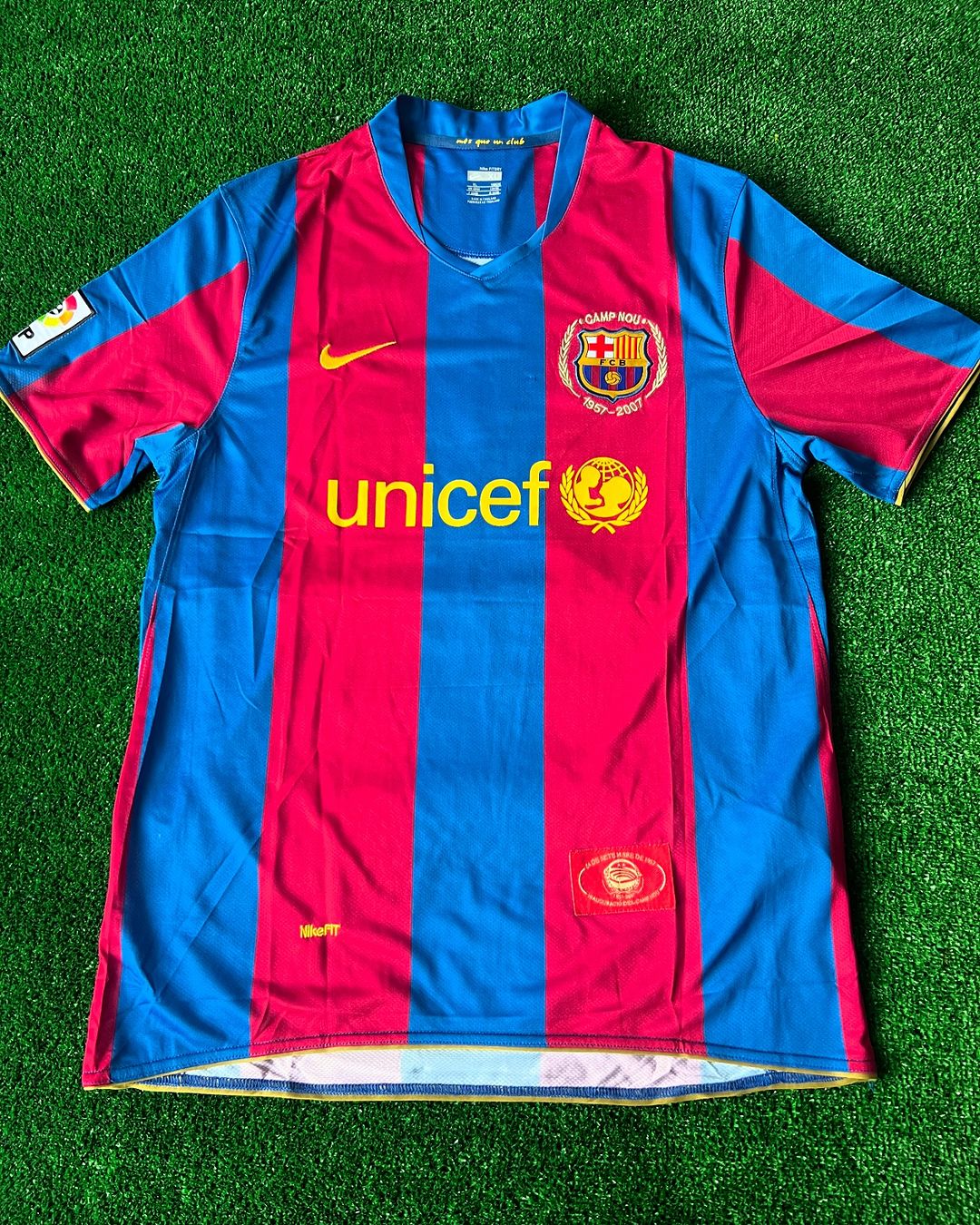 2007 Xavi Hernandez Barcelona 2008 Retro Football Jersey – Front View
