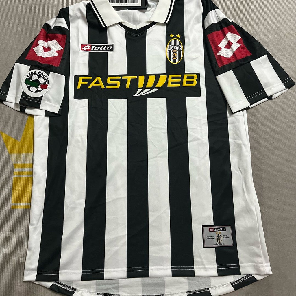 2001 Juventus 2002 Season Retro Football Jersey – Detailed View
