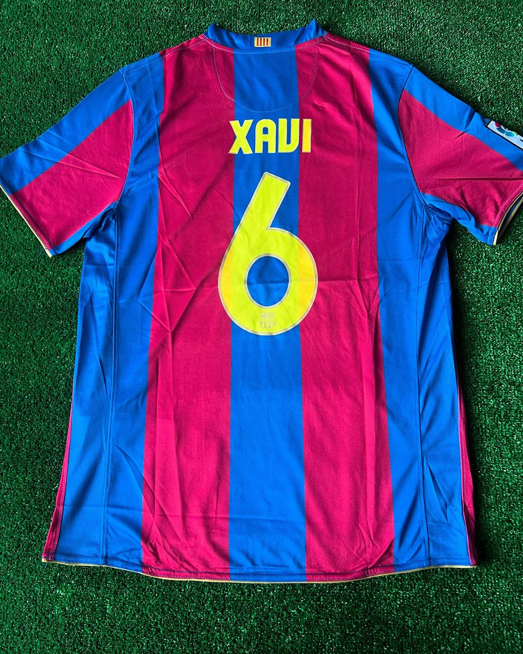 2007 Xavi Hernandez Barcelona 2008 Retro Football Jersey – Back View