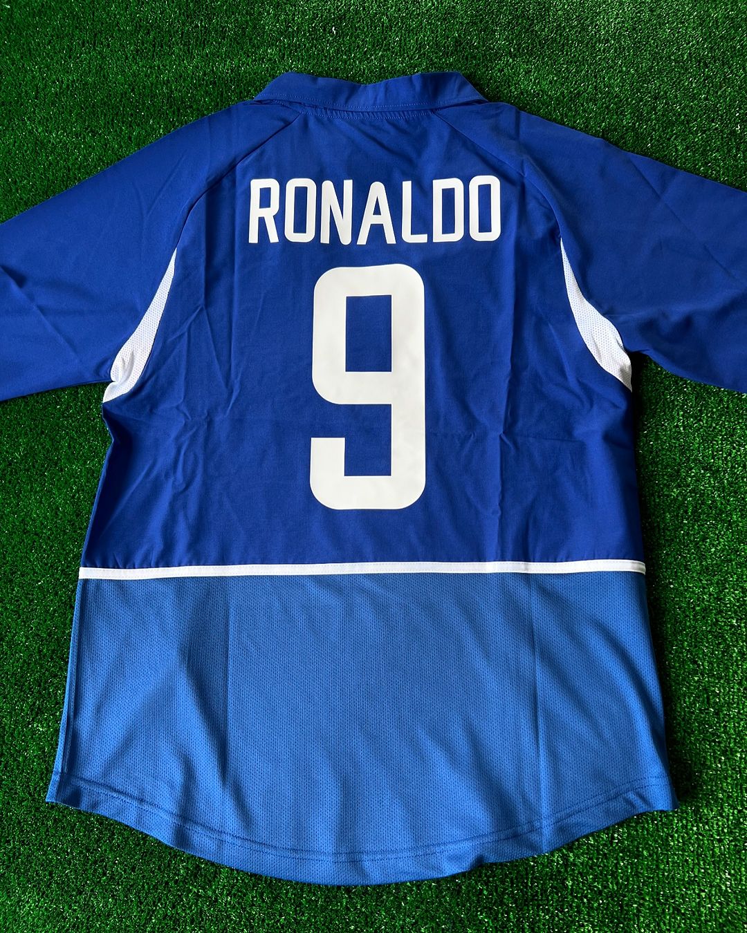 Phenomenon Ronaldo Nazario Brazil 2002 World Cup Blue Retro Short-Sleeve Jersey – Back View