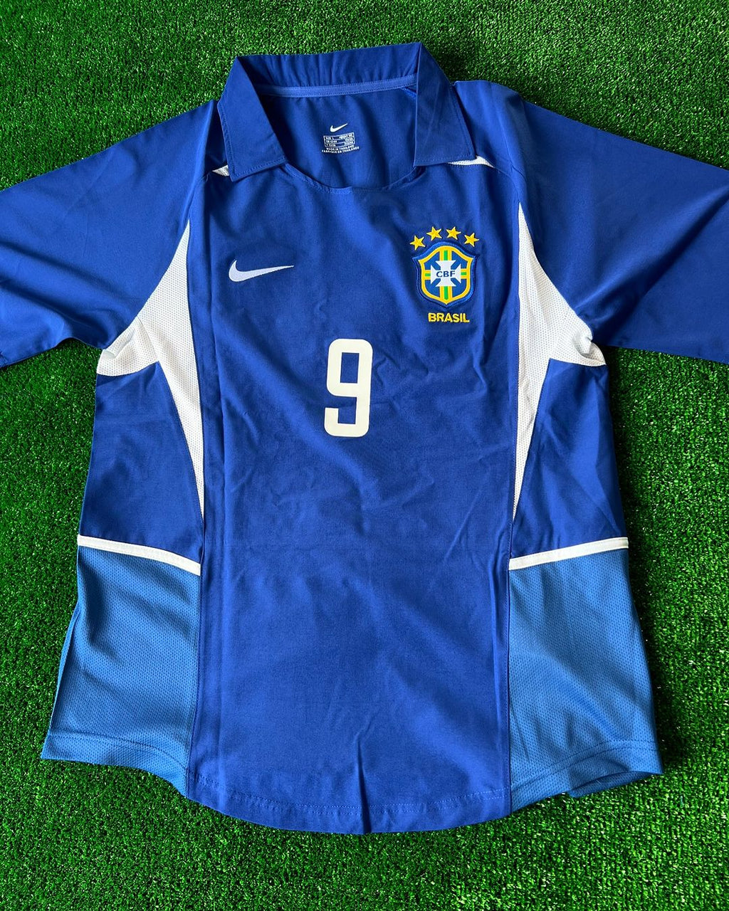Phenomenon Ronaldo Nazario Brazil 2002 World Cup Blue Retro Short-Sleeve Jersey – Detailed View